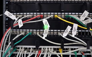 Câbles avec identification LED